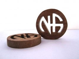 napis-z-drewna-logo-nh-1024x768